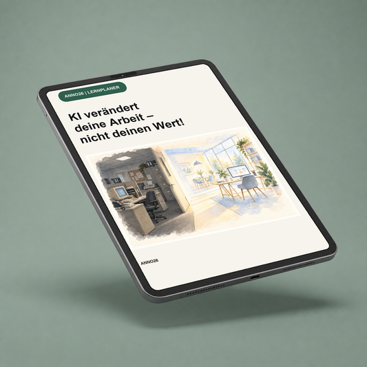 Anno26 KI-Lernplaner „KI verändert deine Arbeit – nicht deinen Wert!“ als Tablet-Produktbild mit Büro-Aquarell.