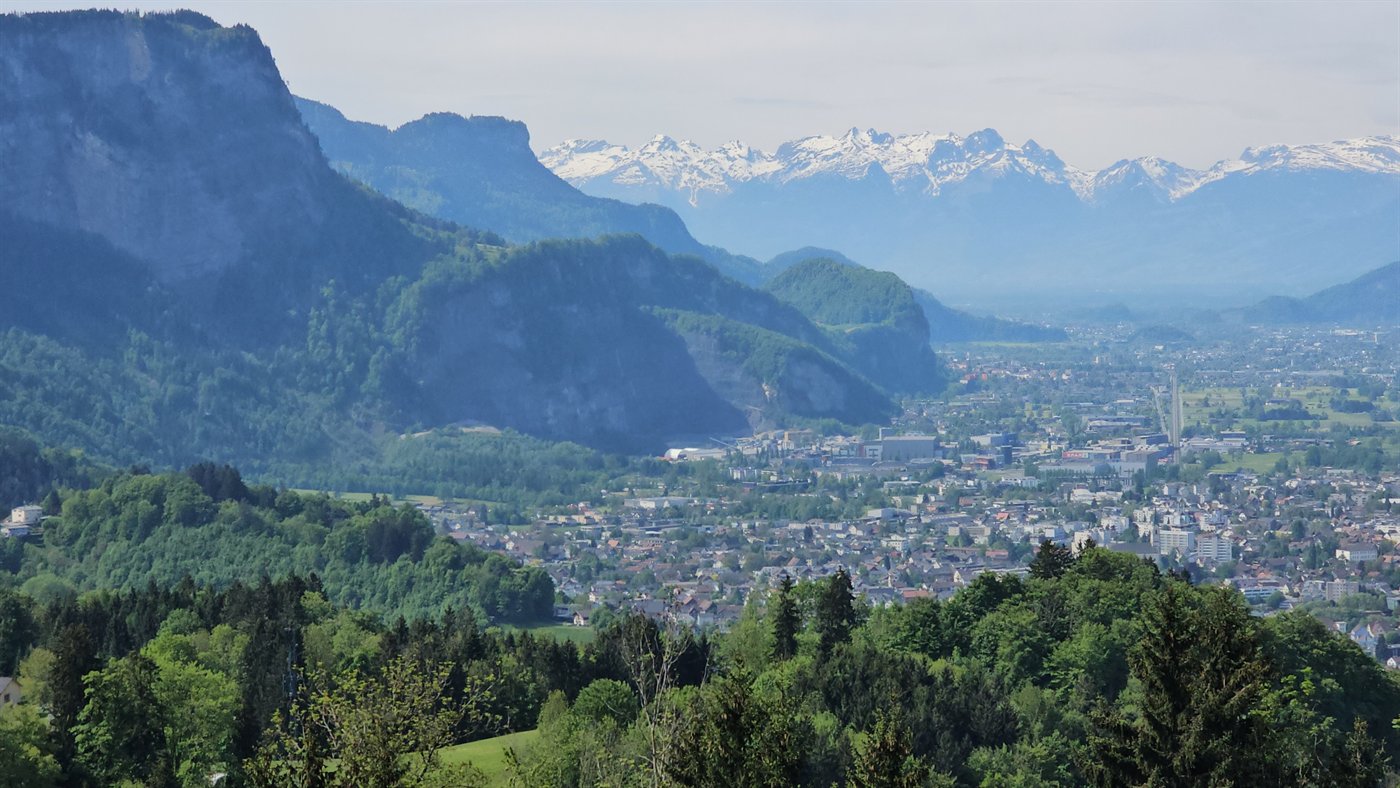 Talblick auf Vorarlberg und die Alpen